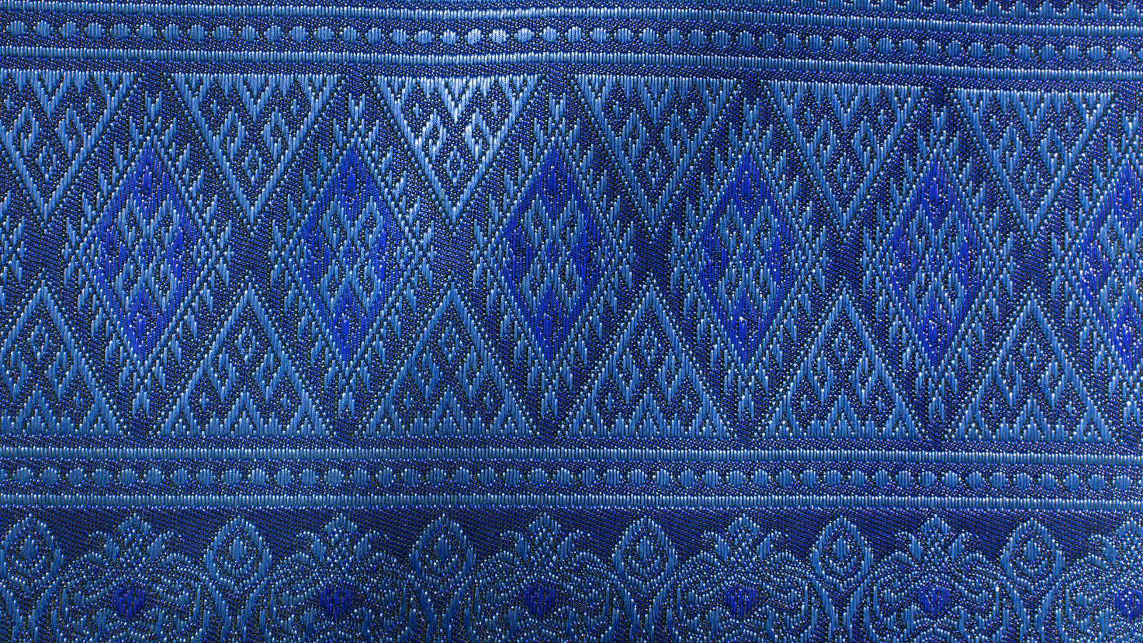 Thai silk buying guides for scarves and fabric